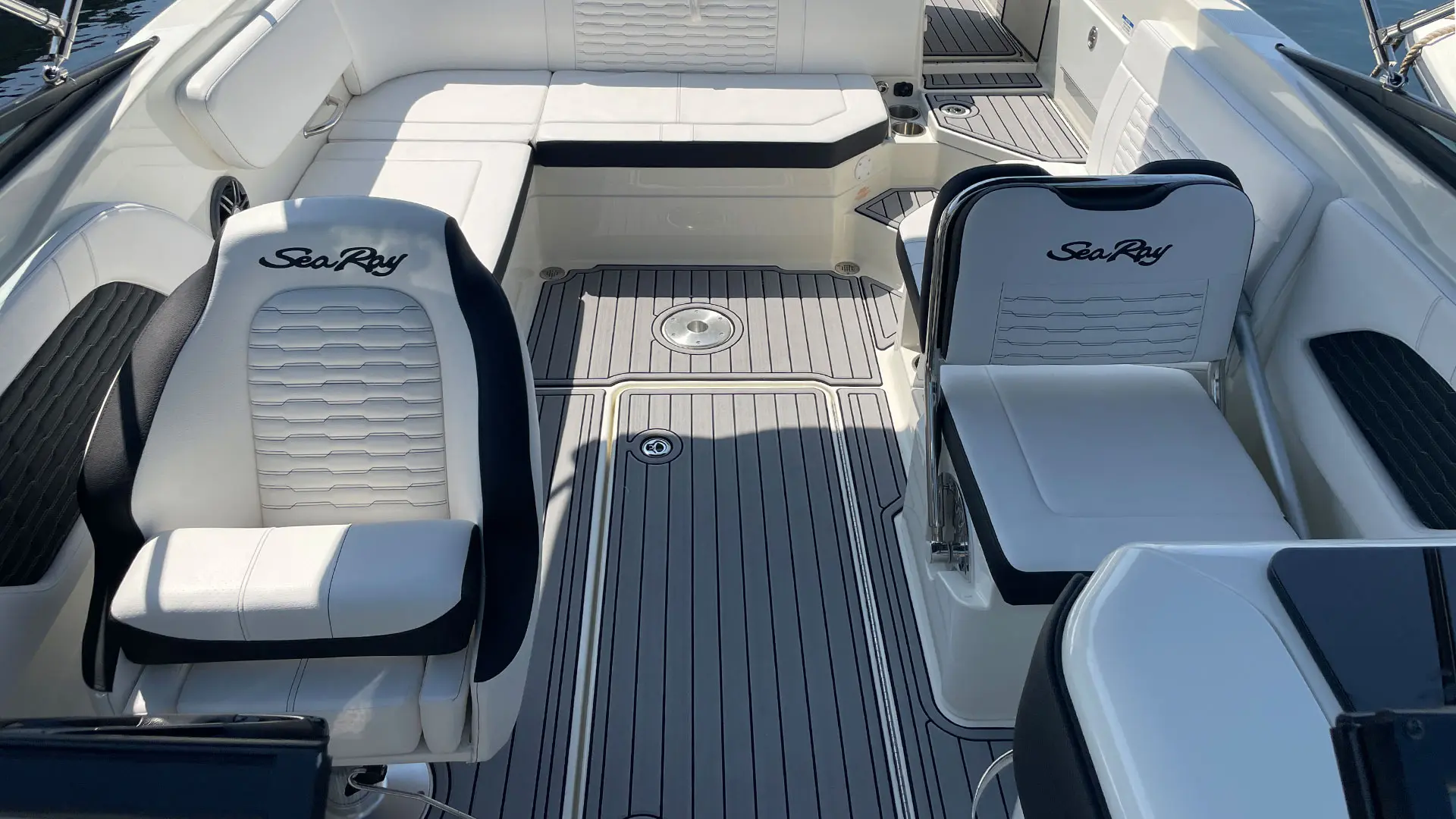 Barco demo Sea Ray SDX 230 OB - Vista asientos