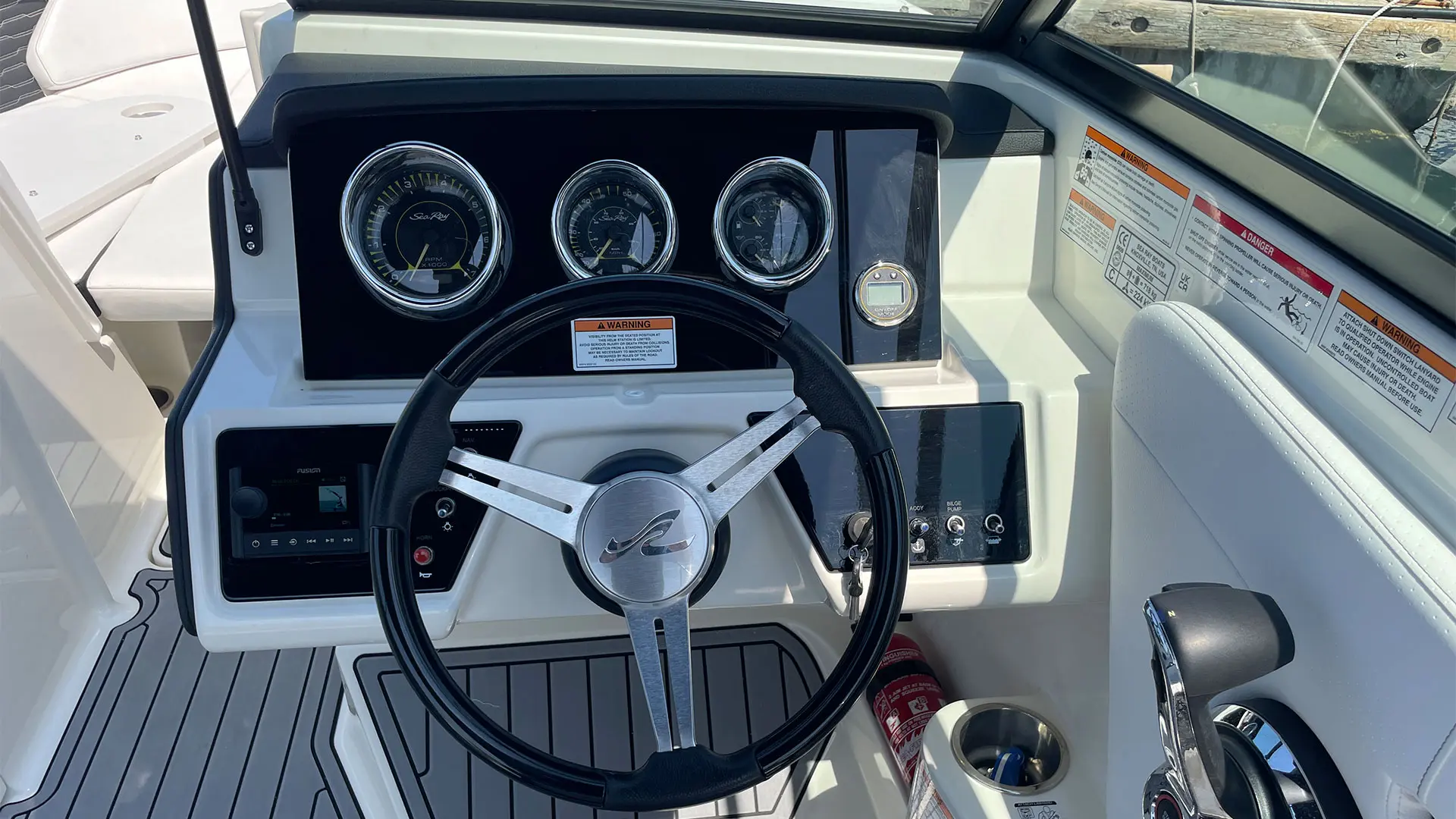 Barco demo Sea Ray SDX 230 OB - Volante