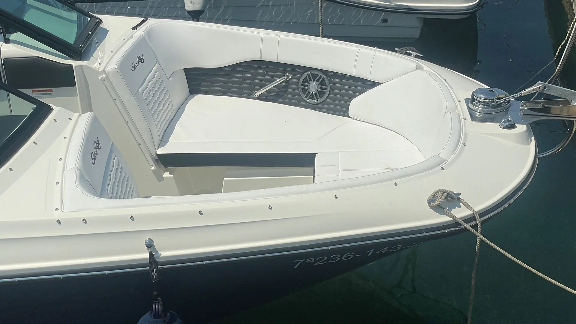 Barco demo Sea Ray SDX 230 OB - Zona proa