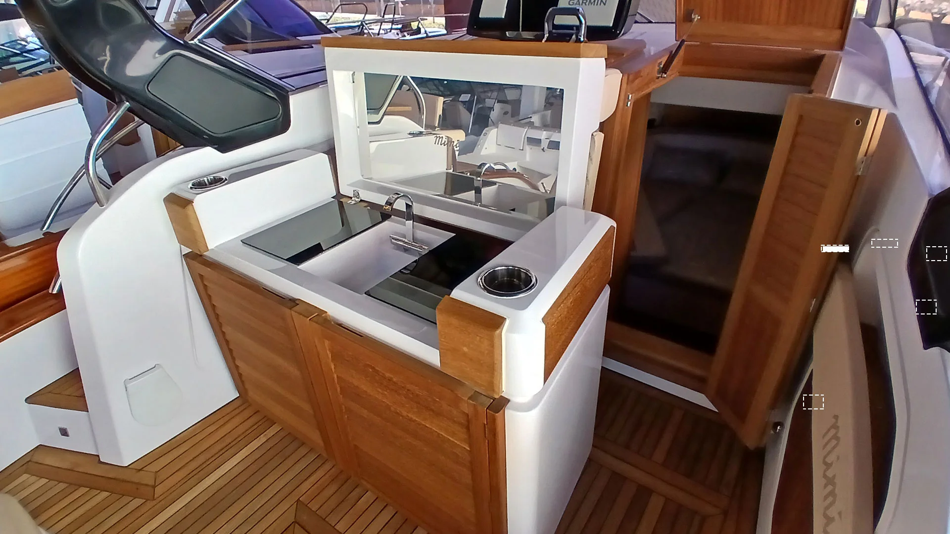 barco-en-stock-cantieri-mimi-libeccio-9-5-cabin-cocina