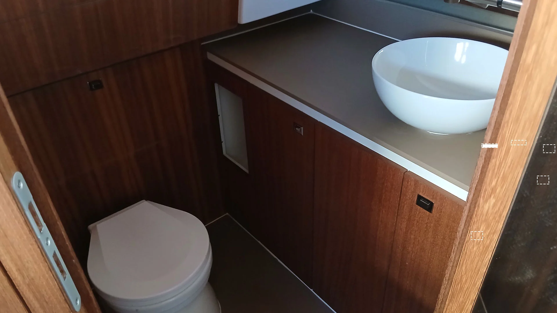 barco-en-stock-cantieri-mimi-libeccio-9-5-cabin-lavabo
