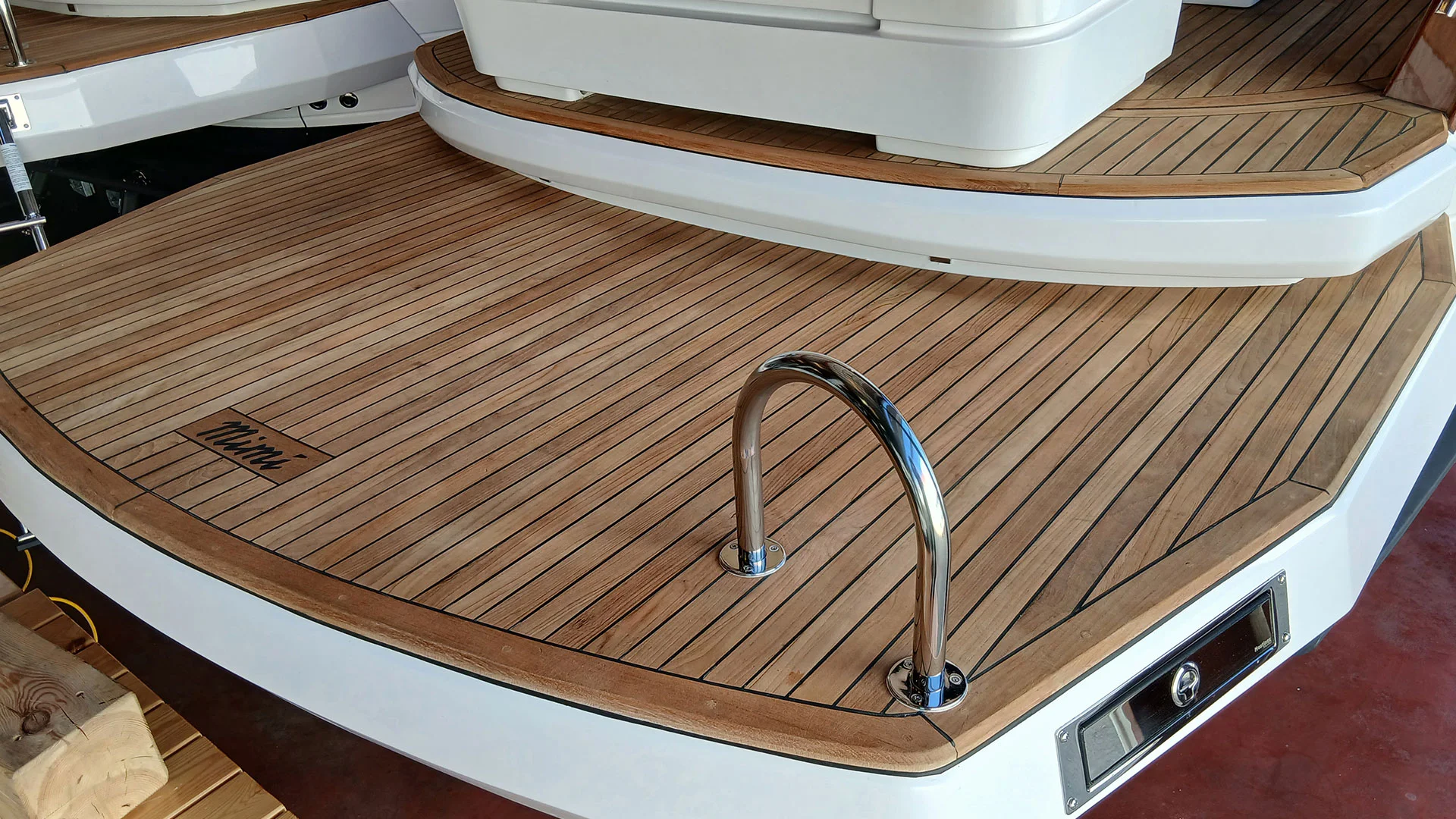 barco-en-stock-cantieri-mimi-libeccio-9-5-cabin-plataforma-de-baño