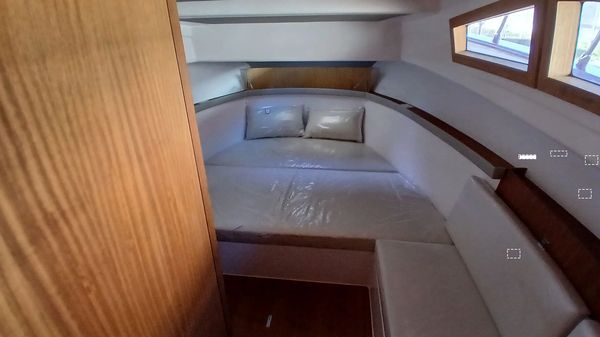 barco-en-stock-cantieri-mimi-libeccio-9-5-cabin-vista-camarote