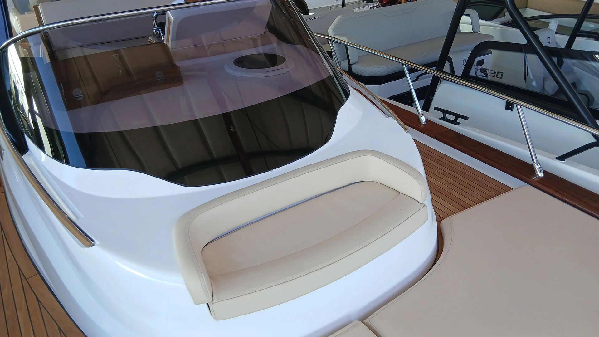 barco-en-stock-cantieri-mimi-libeccio-9-5-wa-asiento-consola