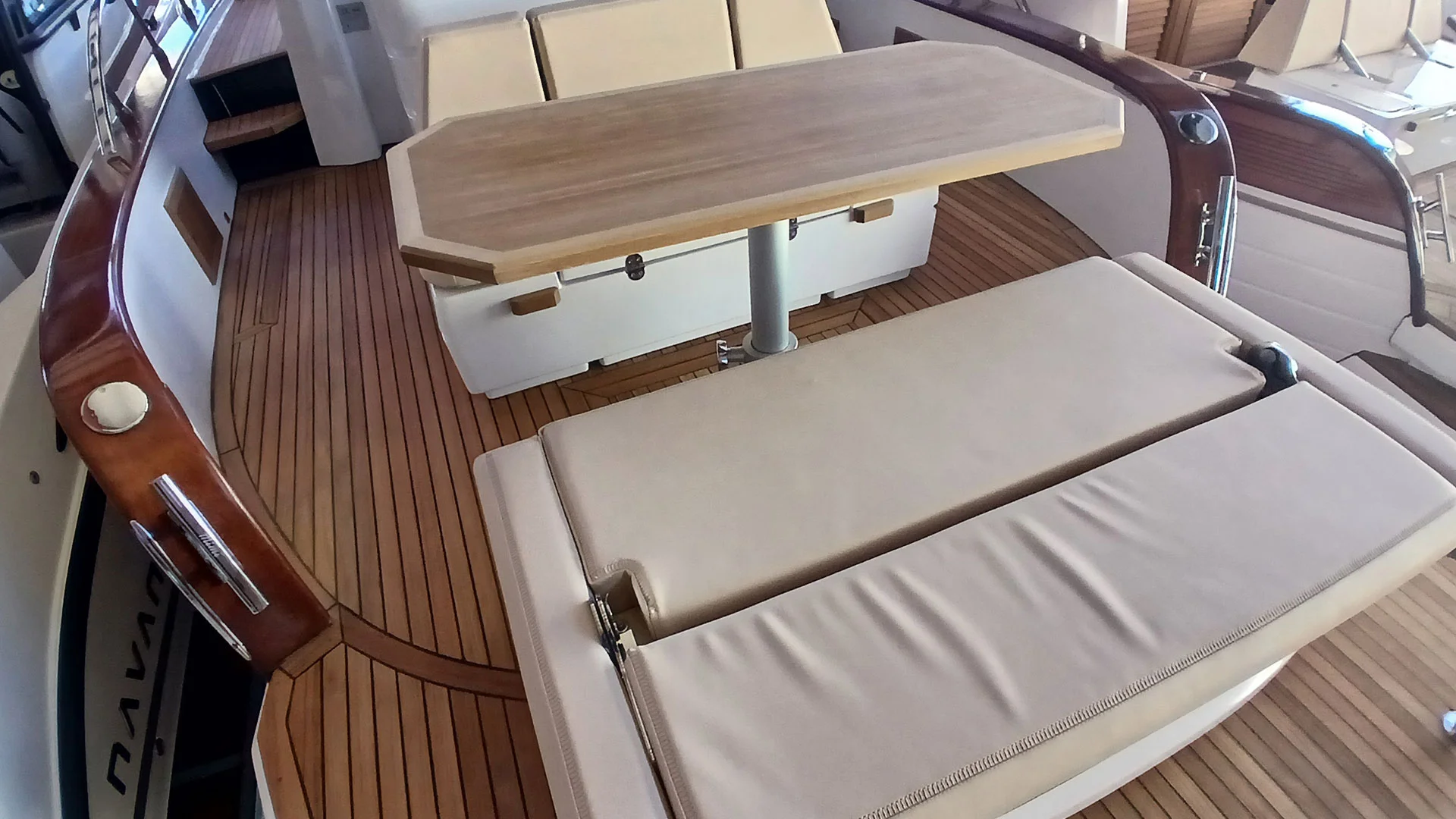 barco-en-stock-cantieri-mimi-libeccio-9-5-wa-solarium-popa