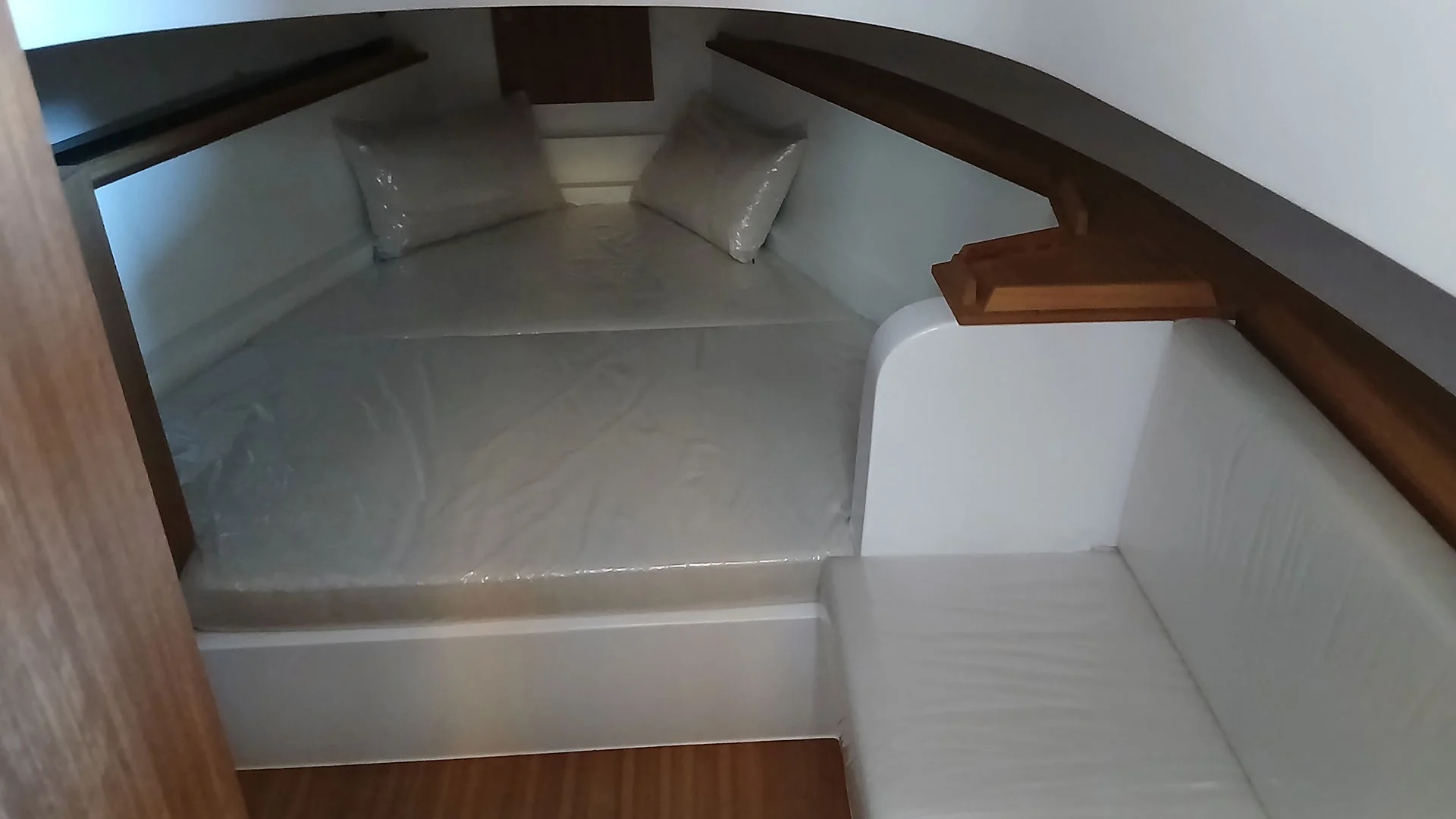 barco-en-stock-cantieri-mimi-libeccio-9-5-wa-vista-camarote