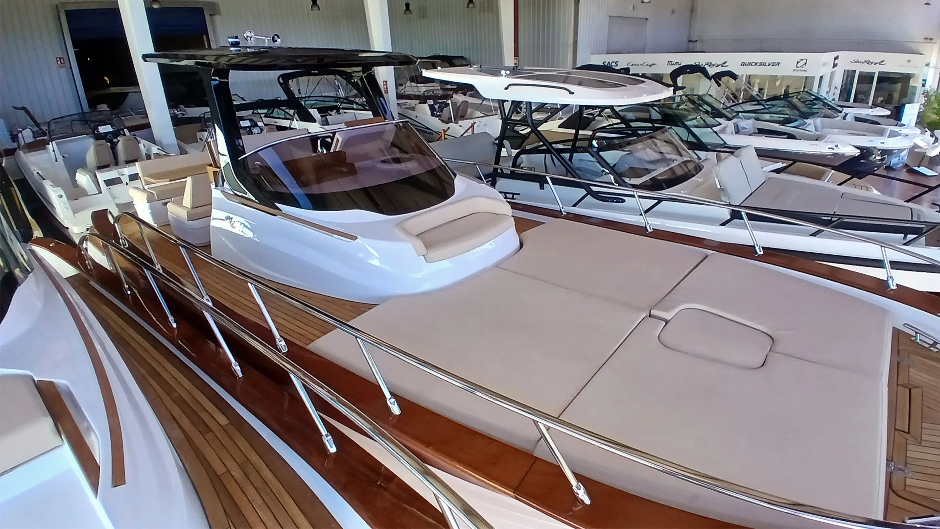 barco-en-stock-cantieri-mimi-libeccio-9-5-wa-vista-lateral