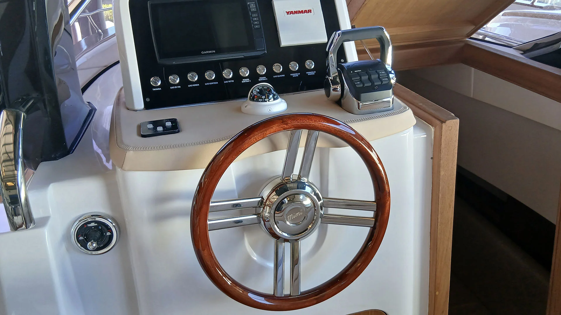 barco-en-stock-cantieri-mimi-libeccio-9-5-wa-volante