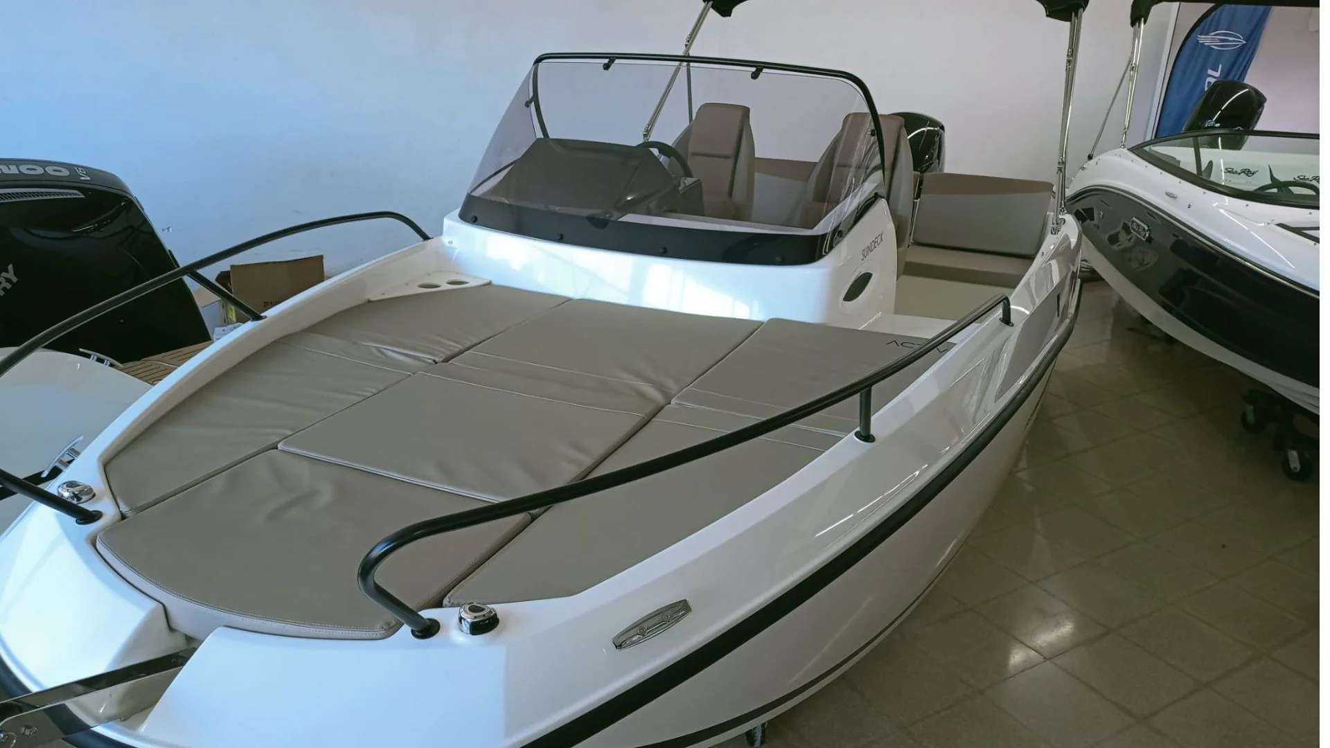 barco-en-stocl-quicksilver-activ-605-sundeck-vista-solarium