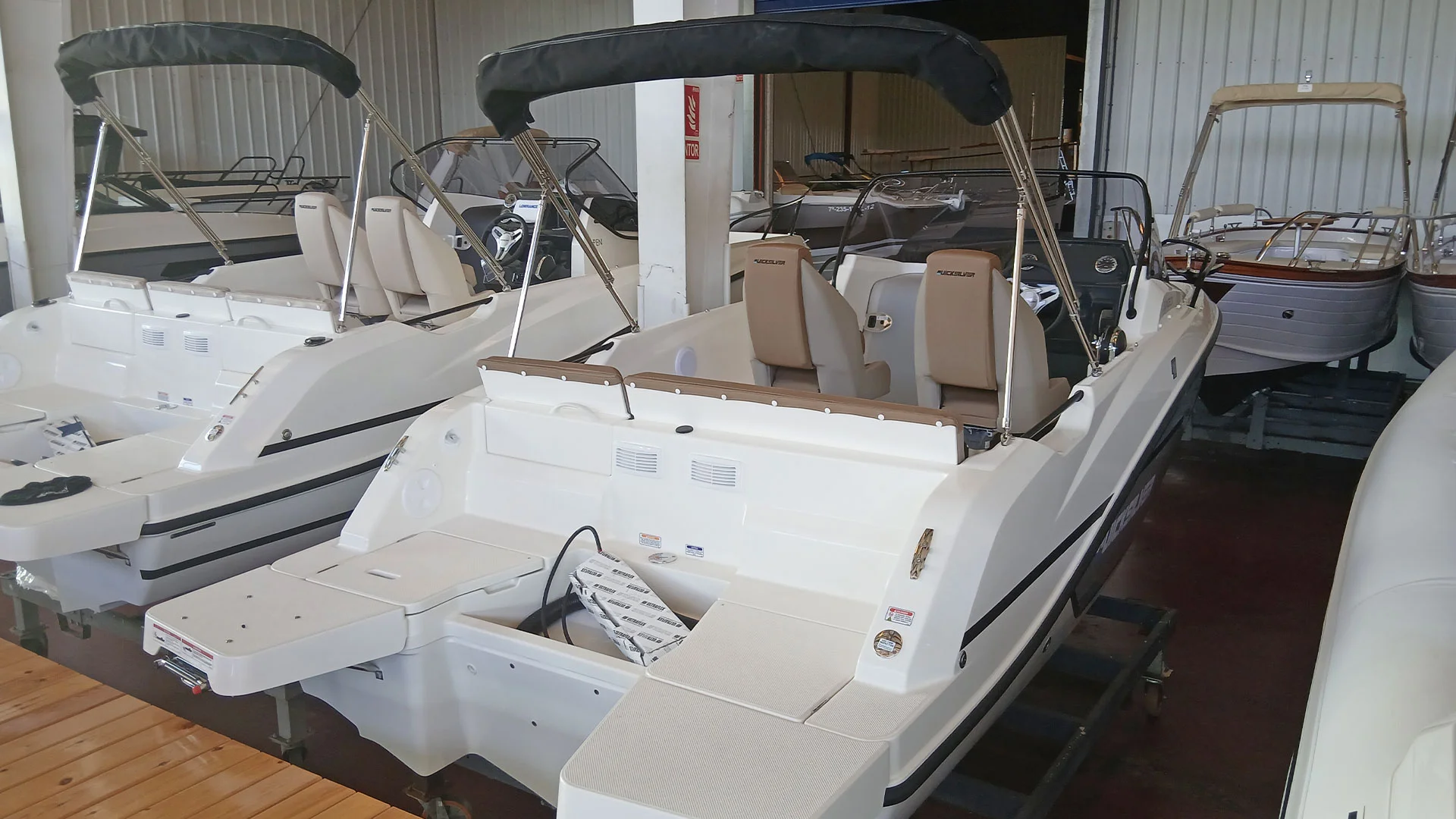 barco-entrega-inmediata-quicksilver-activ-605-sundeck-en-exposicion