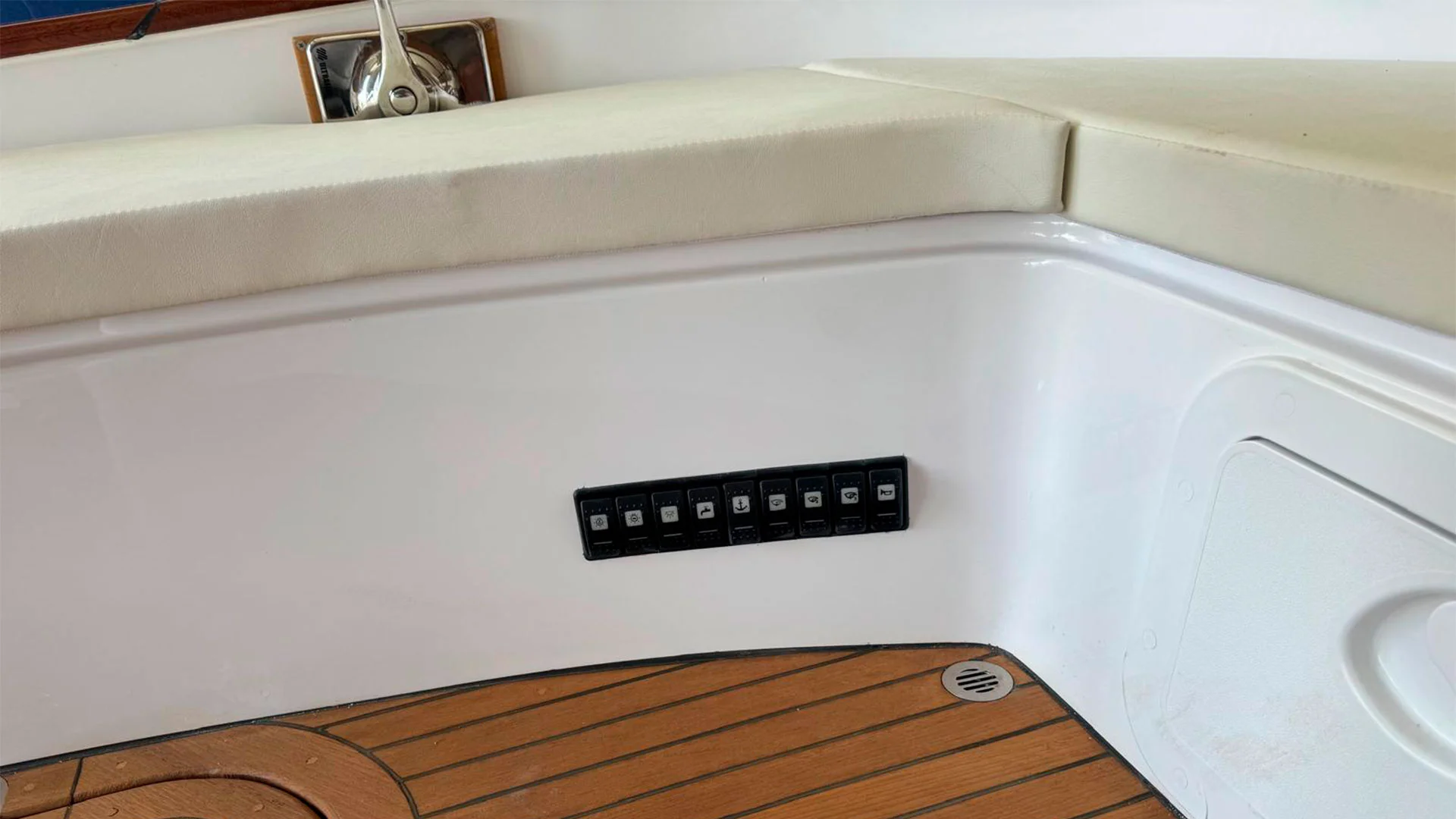 barco-nuevo-en-stock-cantieri-mimi-libeccio-6-5-classic-ap-controles