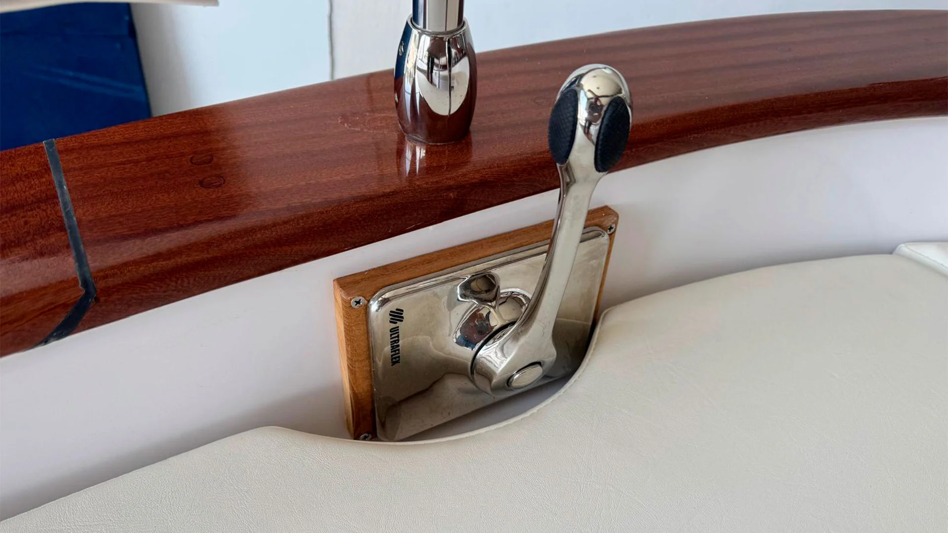 barco-nuevo-en-stock-cantieri-mimi-libeccio-6-5-classic-ap-marcha