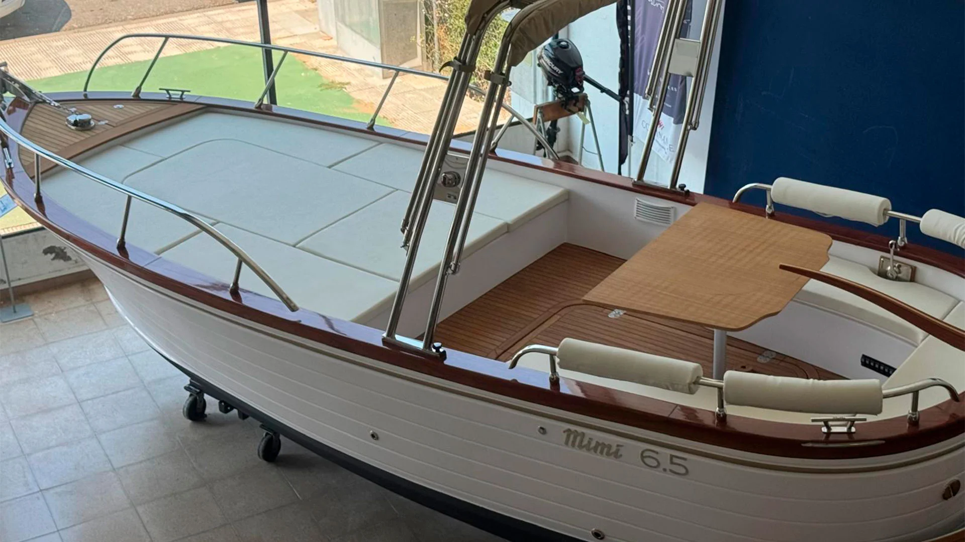 barco-nuevo-en-stock-cantieri-mimi-libeccio-6-5-classic-ap-primer-plano