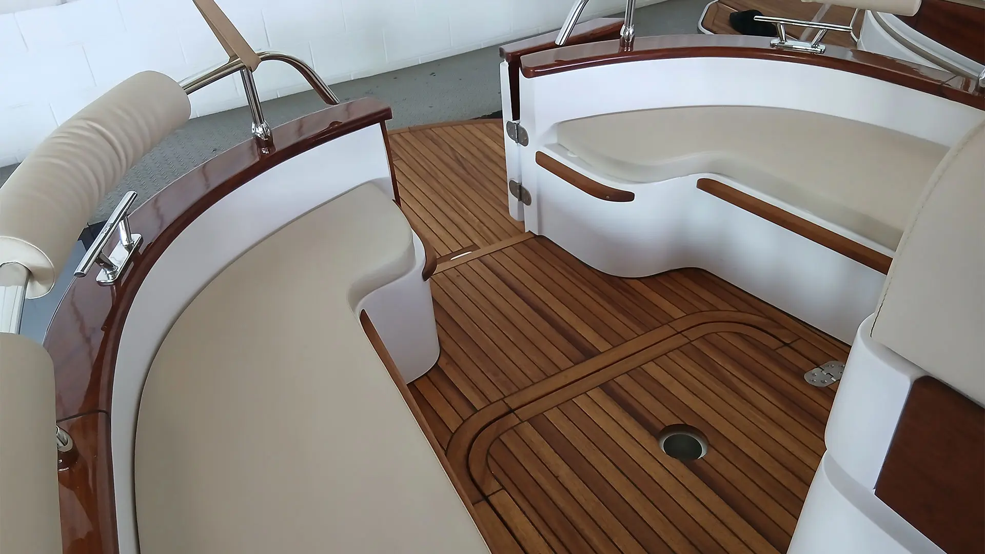 Barco nuevo en stock Cantieri Mimi Libeccio 7.5 WA - Asientos popa