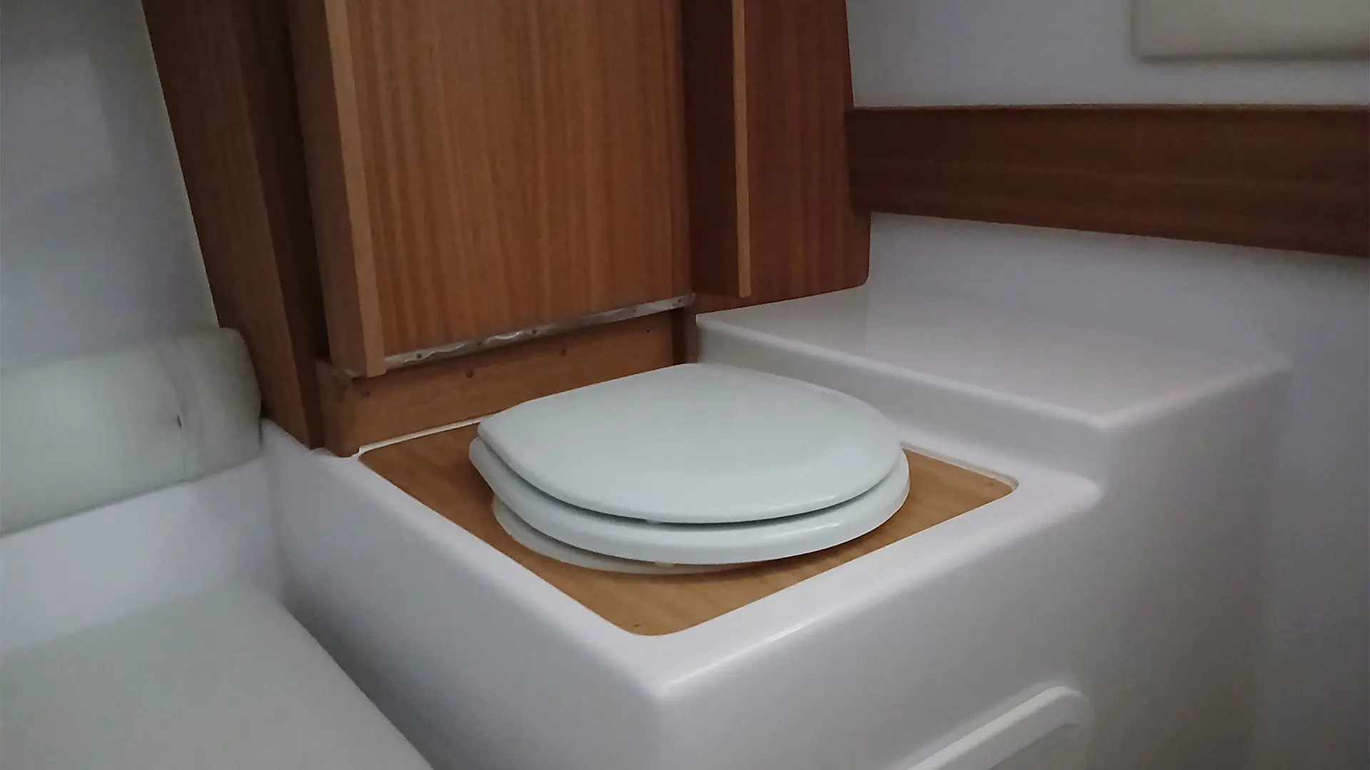Barco nuevo en stock Cantieri Mimi Libeccio 7.5 WA -Lavabo