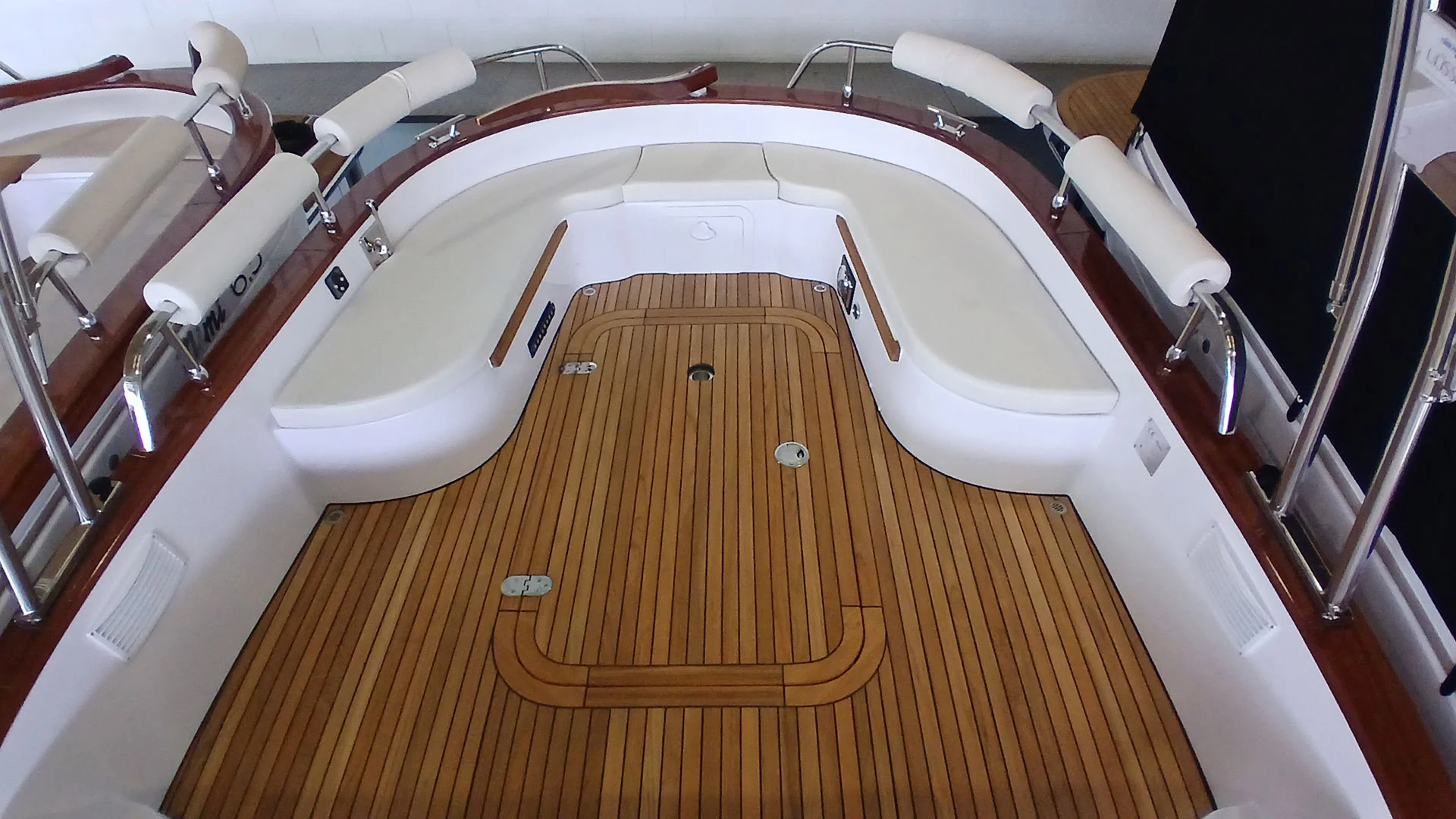 barco-nuevo-en-stock-cantieri-mimi-libeccio-7-classic-bañera