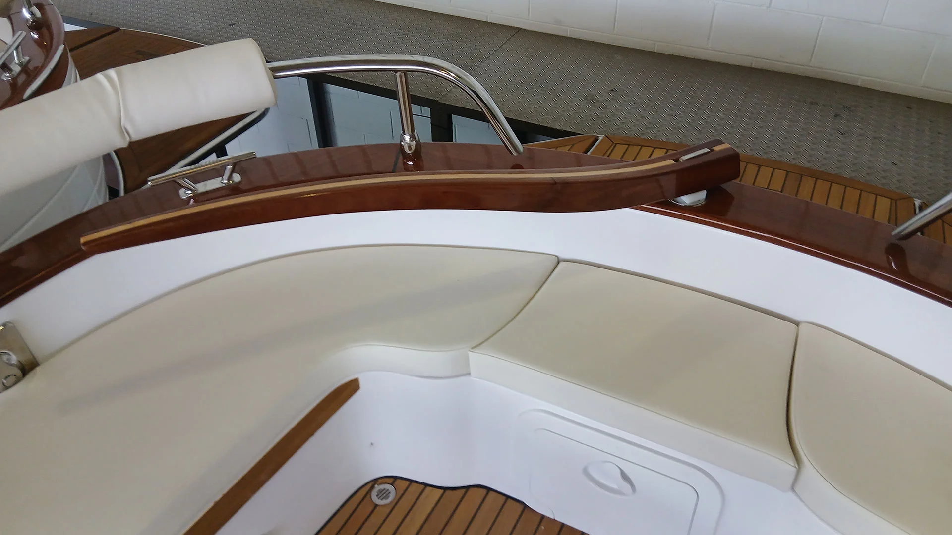 barco-nuevo-en-stock-cantieri-mimi-libeccio-7-classic-caña-timon