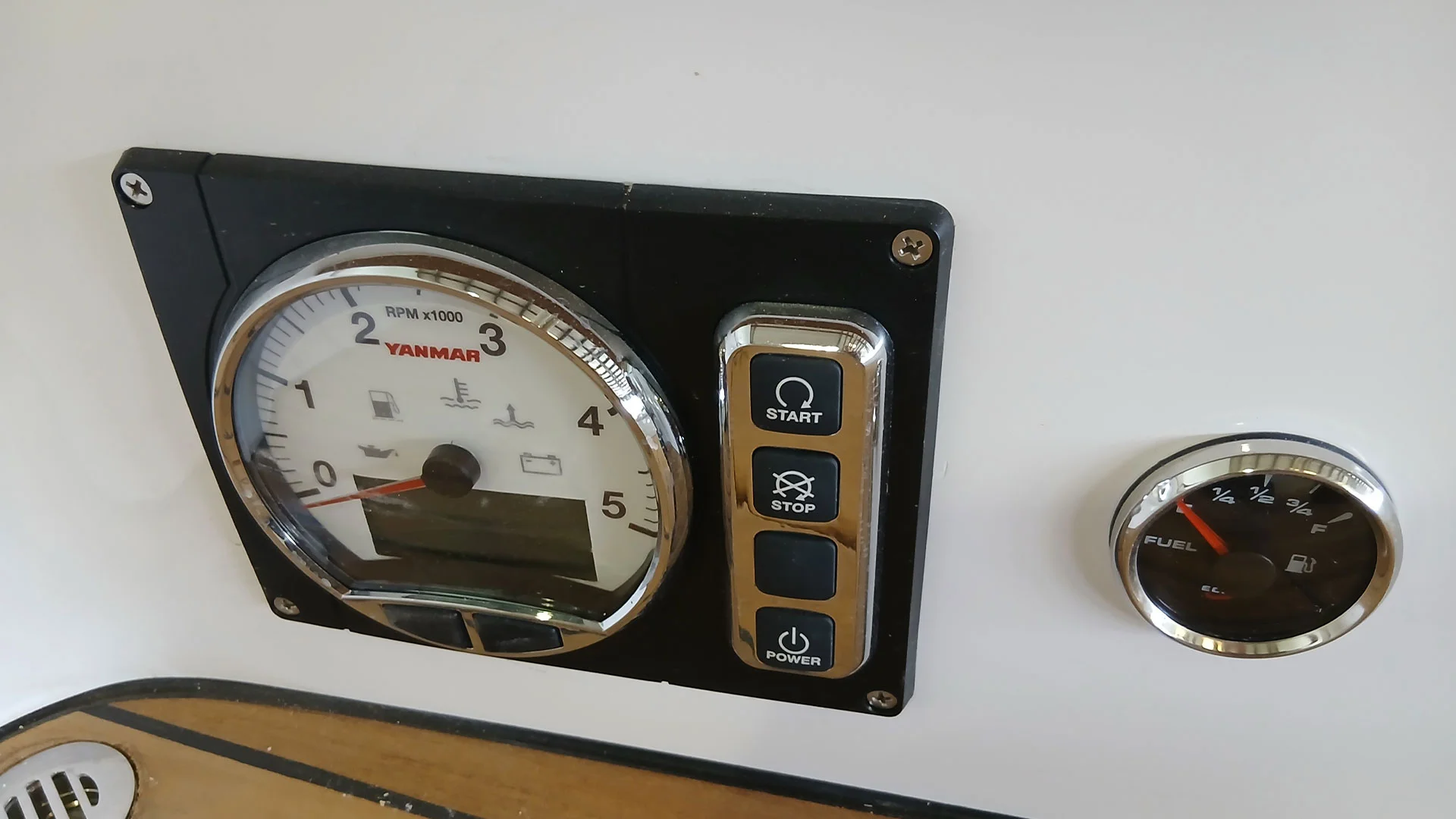 barco-nuevo-en-stock-cantieri-mimi-libeccio-7-classic-cuenta-horas