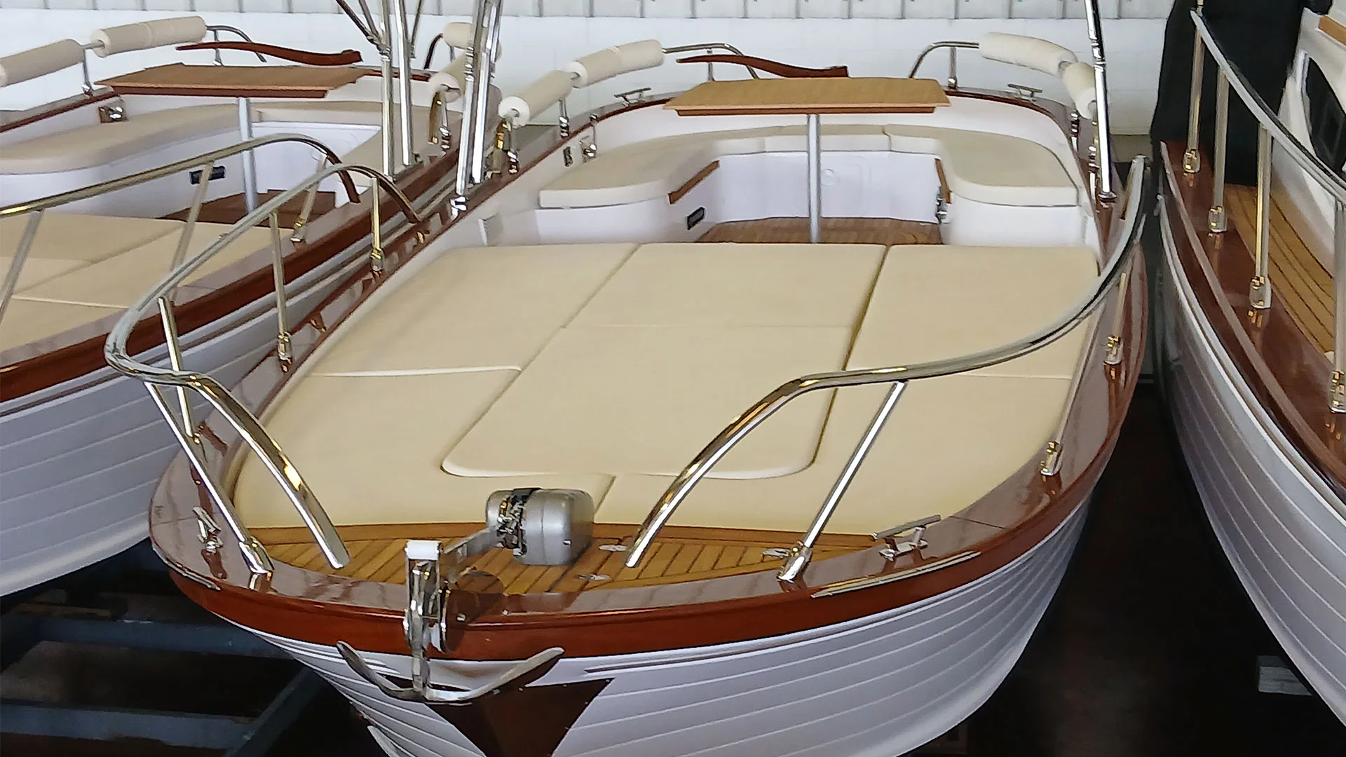 barco-nuevo-en-stock-cantieri-mimi-libeccio-7-classic-desde-proa