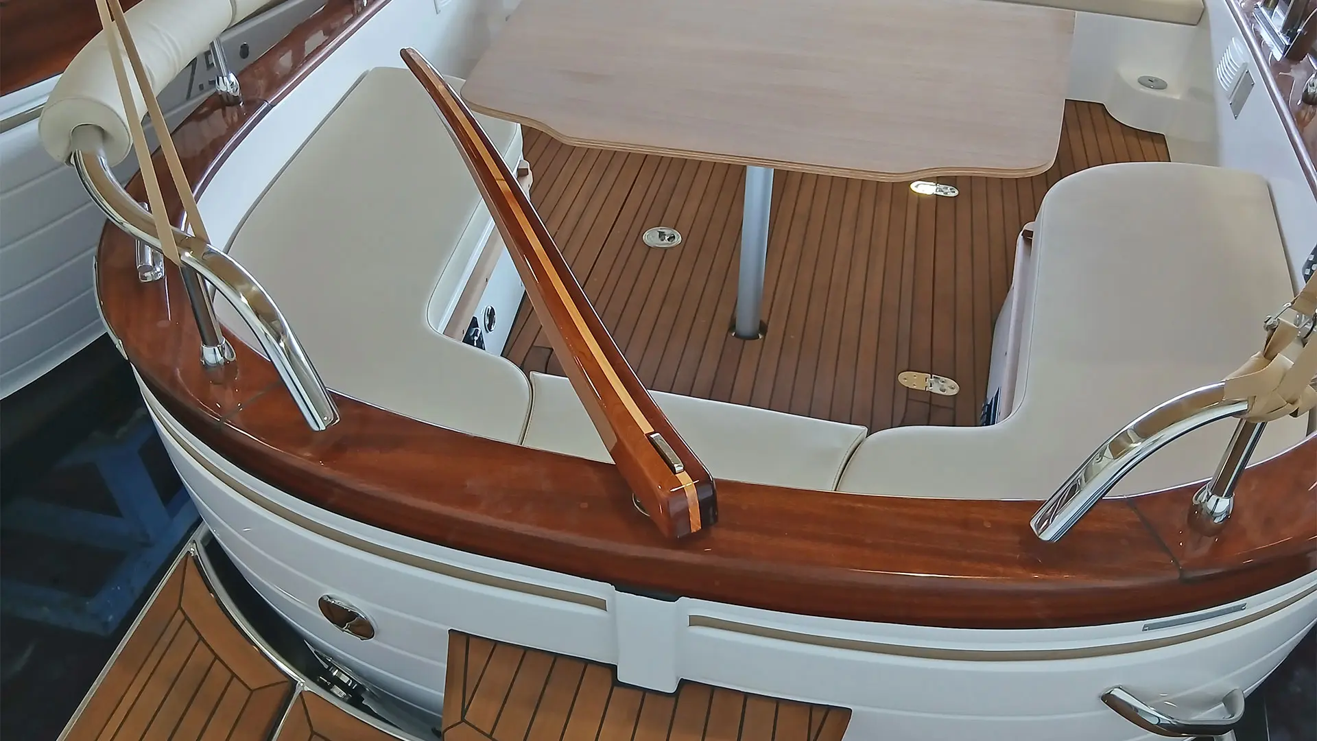 Barco nuevo en stock Cantieri Mimi Libeccio Classic - Vista caña timón