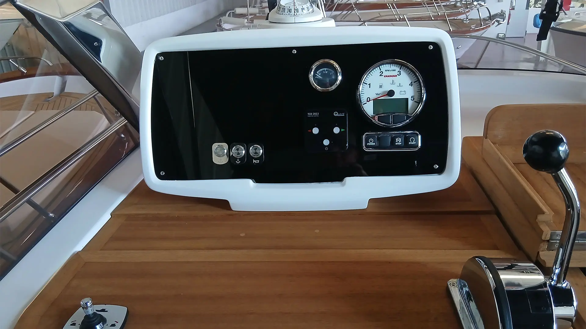 Barco nuevo en stock Cantieri Mimi Libeccio 8.5 Cabin - Mandos