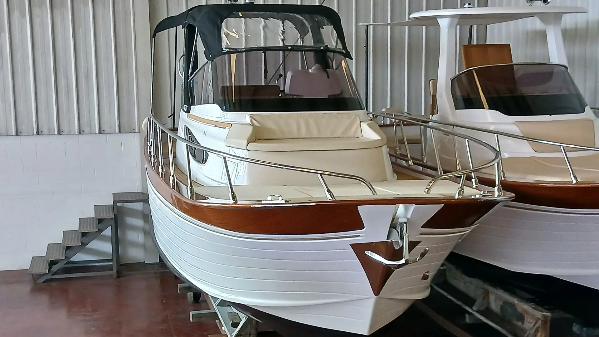 Barco nuevo en stock Cantieri Mimi Libeccio 8.5 Cabin - Vista frontal