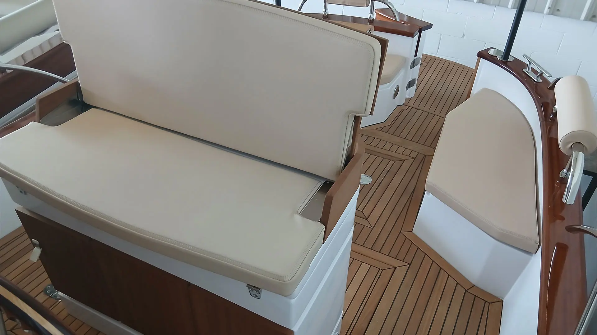 Barco nuevo en stock Cantieri Mimi Libeccio 8.5 WA - Asiento patrón