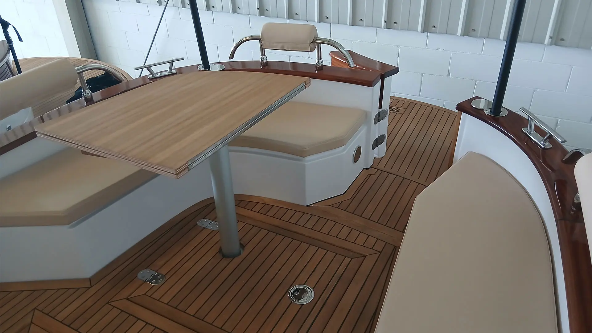 Barco nuevo en stock Cantieri Mimi Libeccio 8.5 WA - Bañera