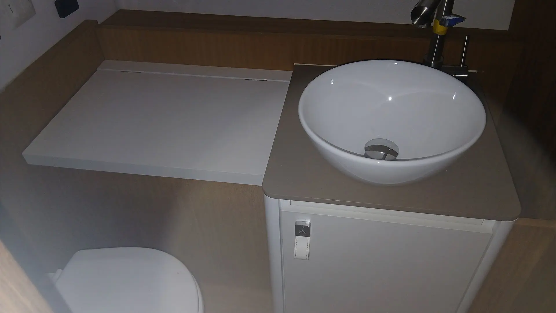 Barco nuevo en stock Cantieri Mimi Libeccio 8.5 WA - Lavabo