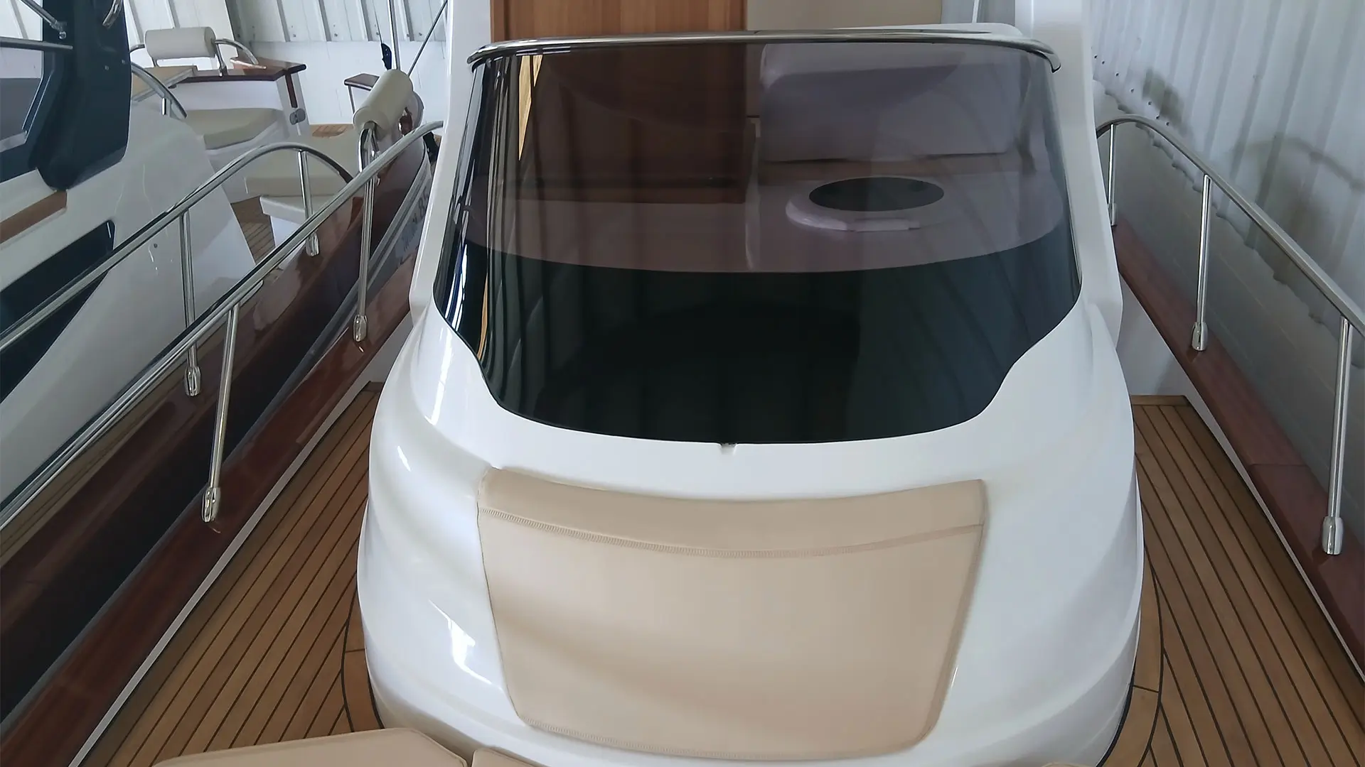 Barco nuevo en stock Cantieri Mimi Libeccio 8.5 WA - Parabrisas