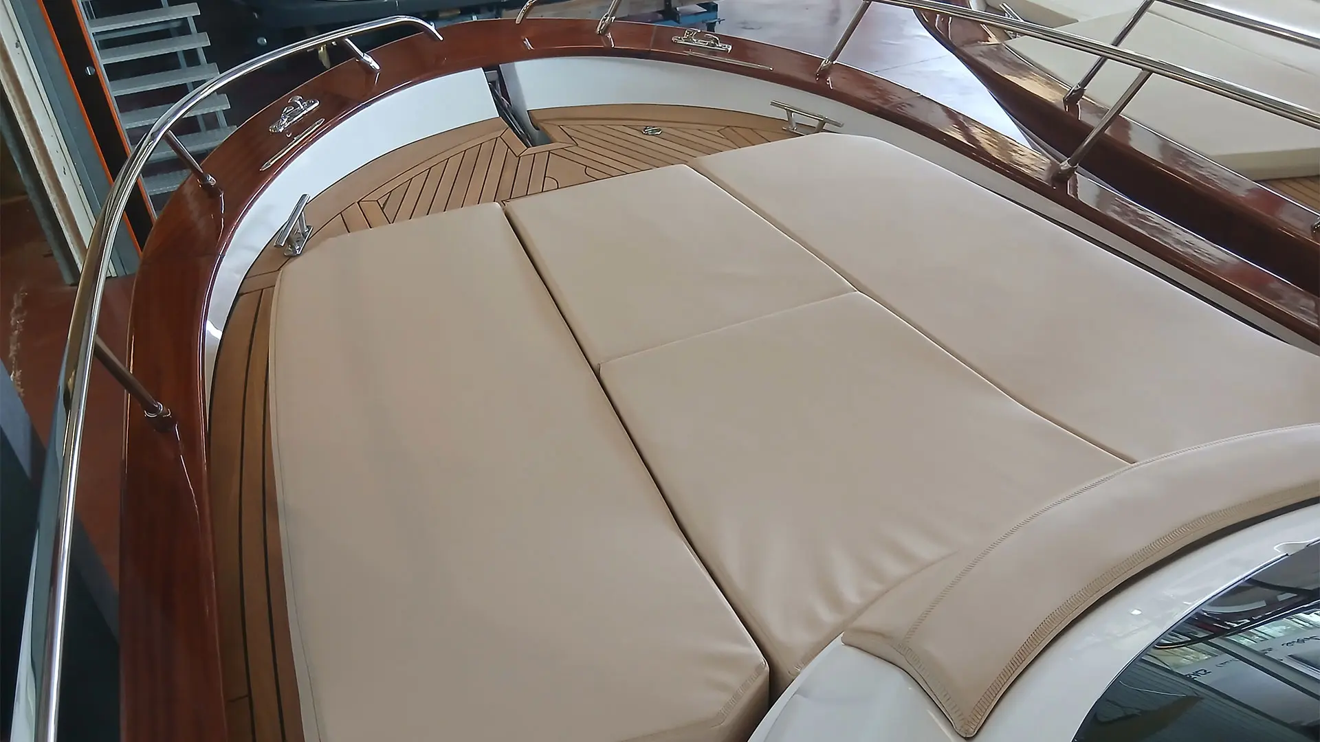 Barco nuevo en stock Cantieri Mimi Libeccio 8.5 WA - Solárium