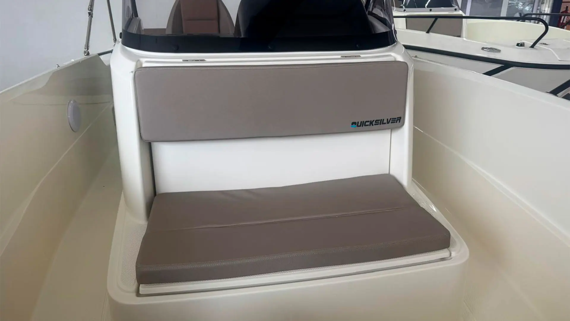 Barco nuevo en stock Quicksilver Activ 605 Open AP - Asiento proa