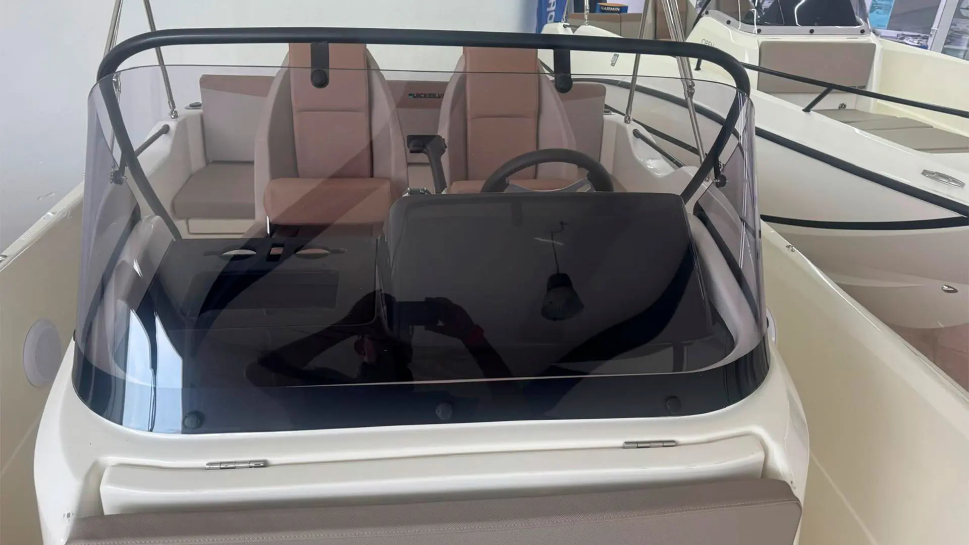 Barco nuevo en stock Quicksilver Activ 605 Open AP - Parabrisas