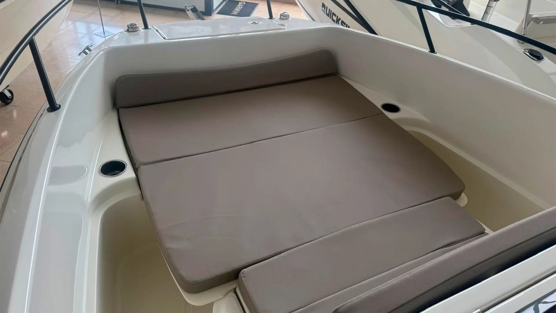 Barco nuevo en stock Quicksilver Activ 605 Open AP - Solárium
