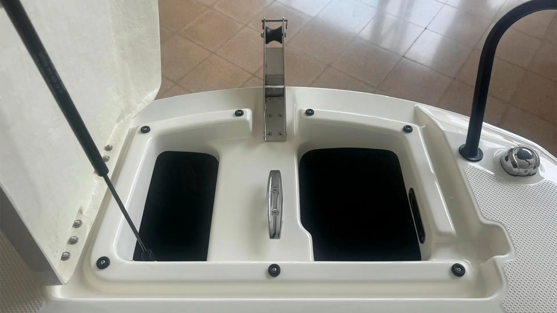 Barco nuevo en stock Quicksilver Activ 605 Open AP - Vista ancla