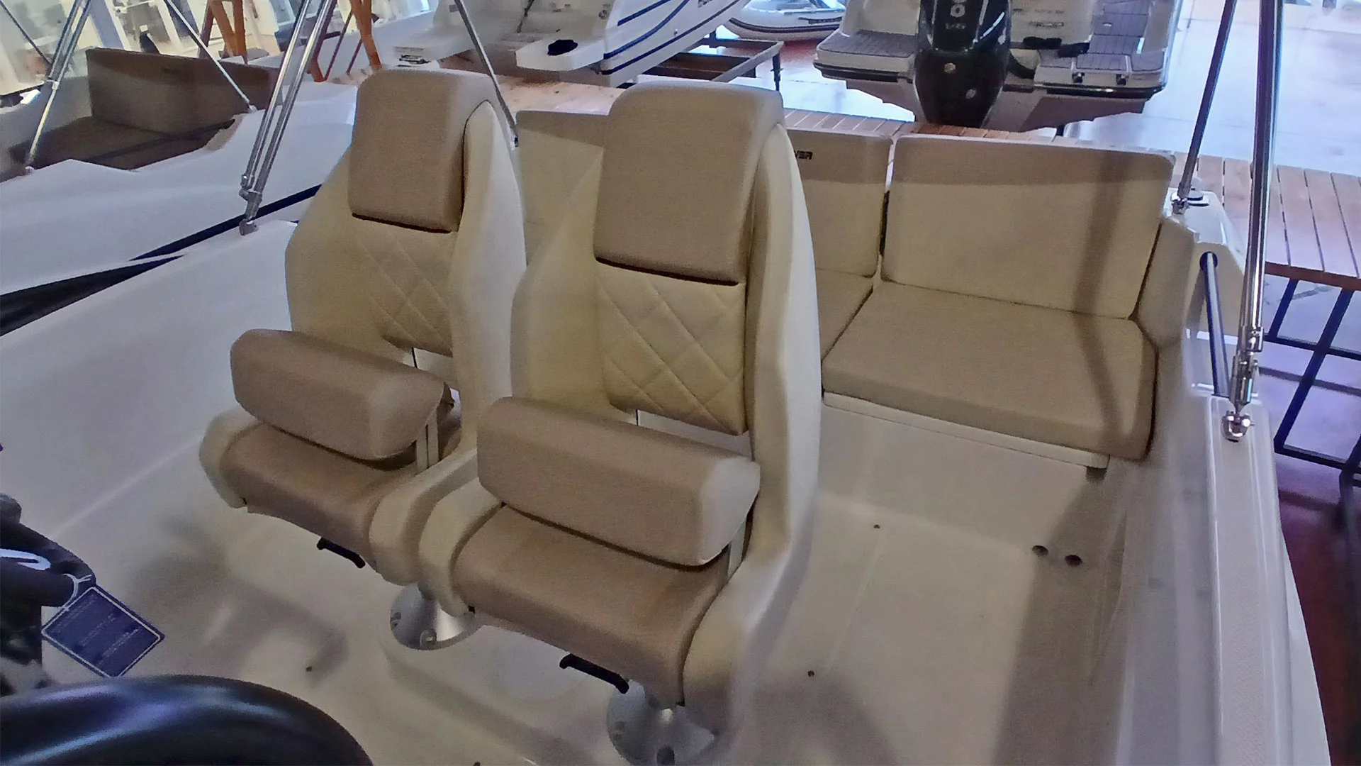 barco-nuevo-en-stock-quicksilver-activ-705-open-bañera