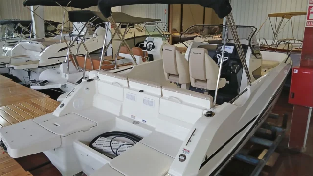 Quicksilver Activ 705 Open