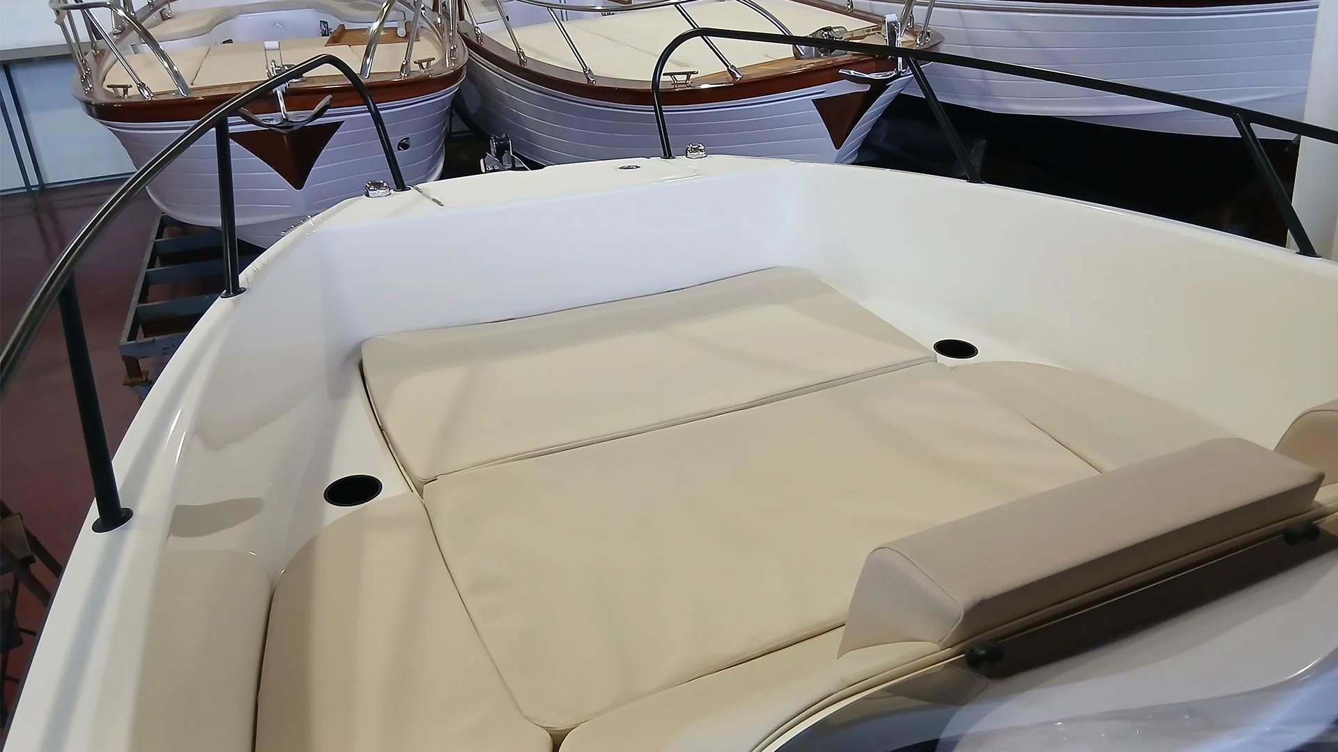 barco-nuevo-en-stock-quicksilver-activ-705-open-solarium