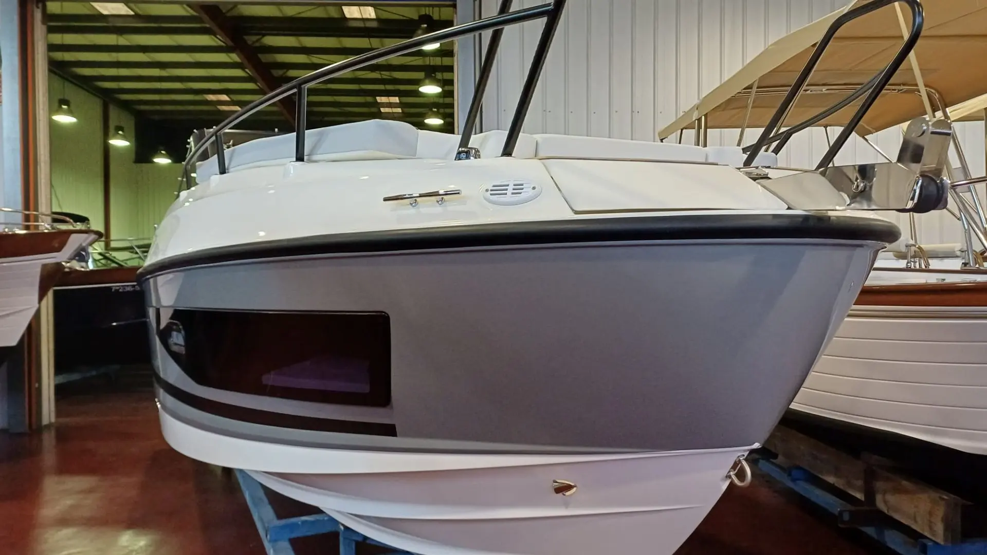 Barco nuevo en stock quicksilver activ 755 cruiser 2026 - Casco