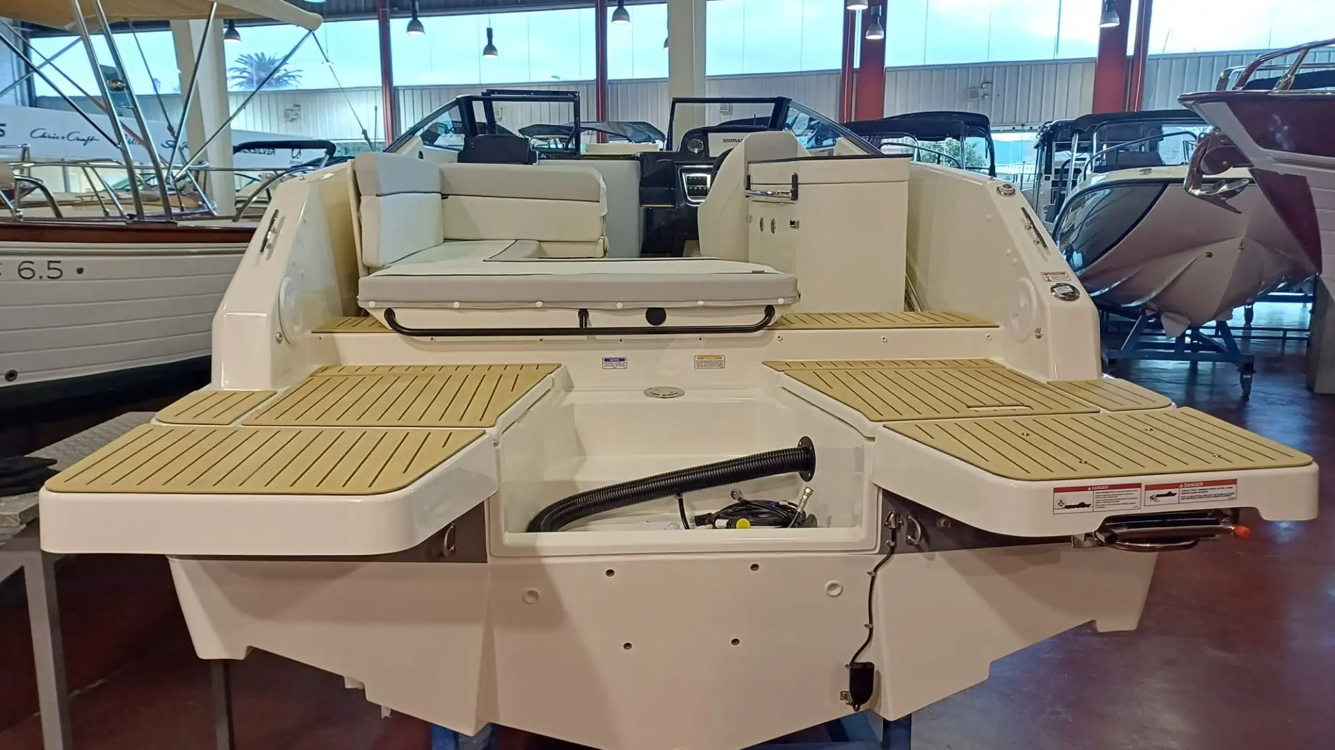 Barco nuevo en stock quicksilver activ 755 cruiser 2026 - Plataforma