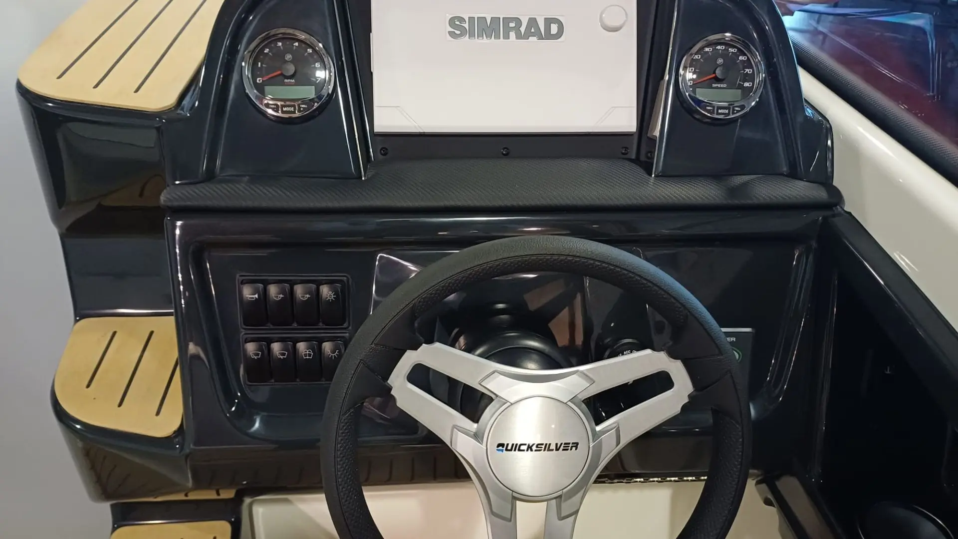 Barco nuevo en stock quicksilver activ 755 cruiser 2026 - Vista volante