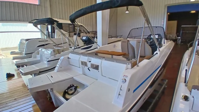 Barco nuevo en stock quicksilver activ 755 Sundeck - Vista lateral