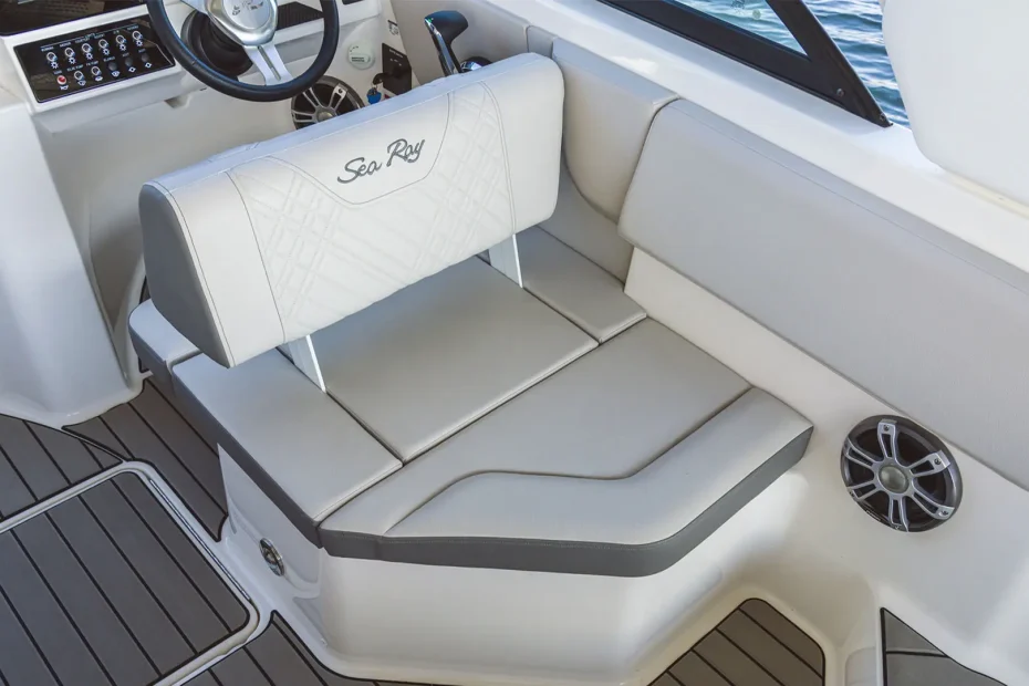 Barco nuevo en stock Sea Ray SDX 230 OB - Detalle asiento