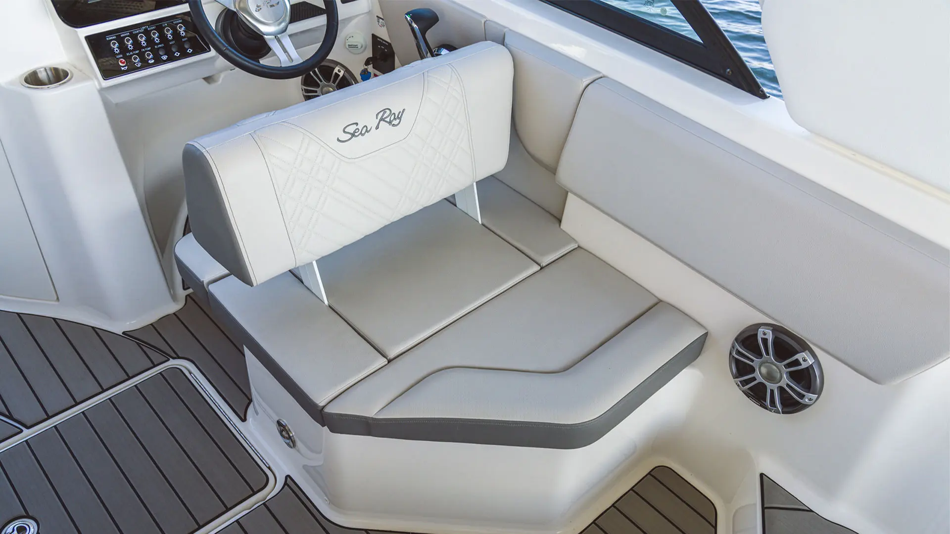 Barco nuevo en stock Sea Ray SDX 230 OB - Detalle asiento