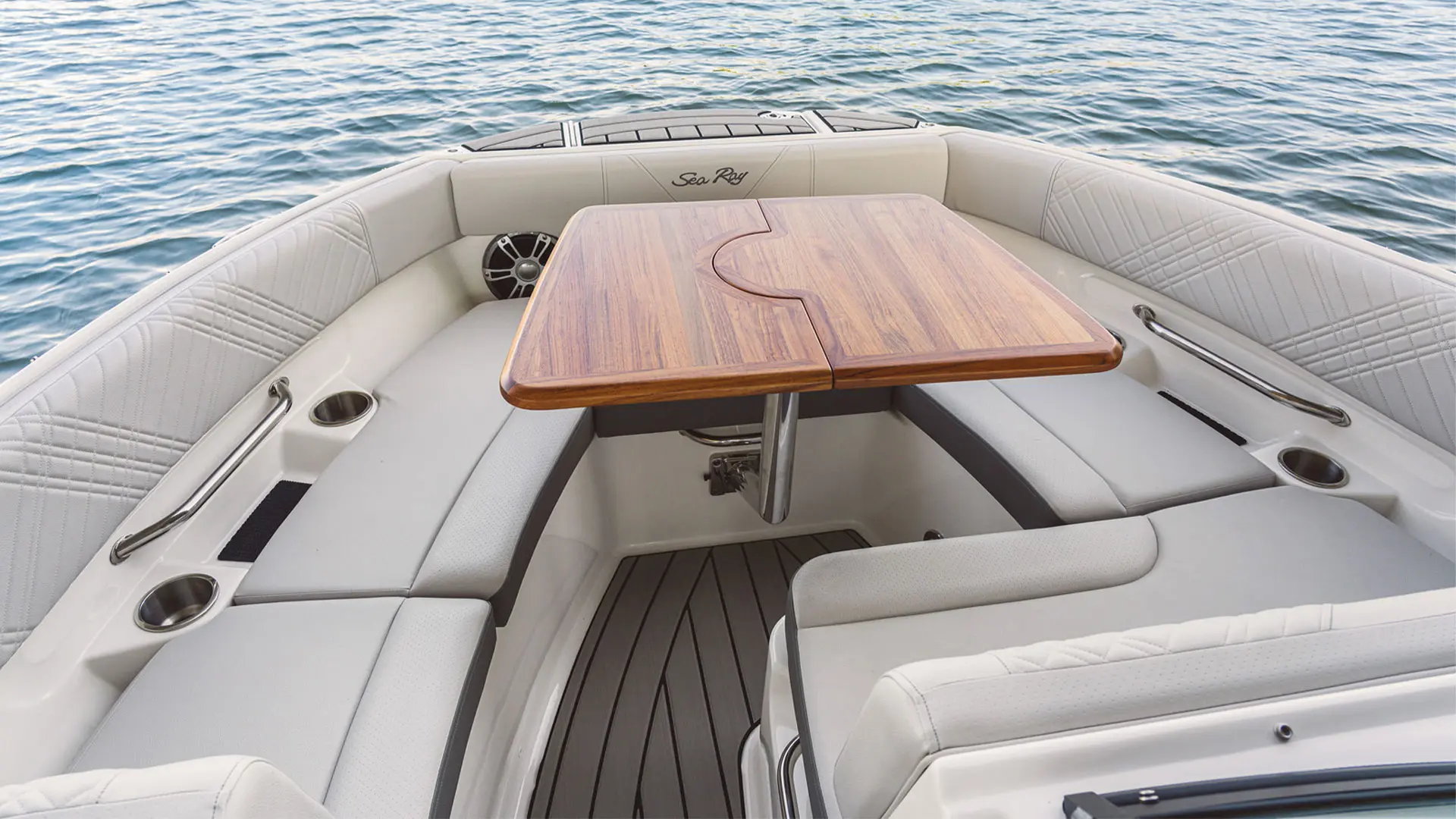 Barco nuevo en stock Sea Ray SDX 230 OB - Picnic solárium