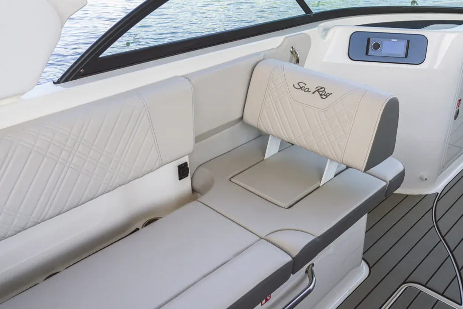 Barco nuevo en stock Sea Ray SDX 230 OB - Tumbona