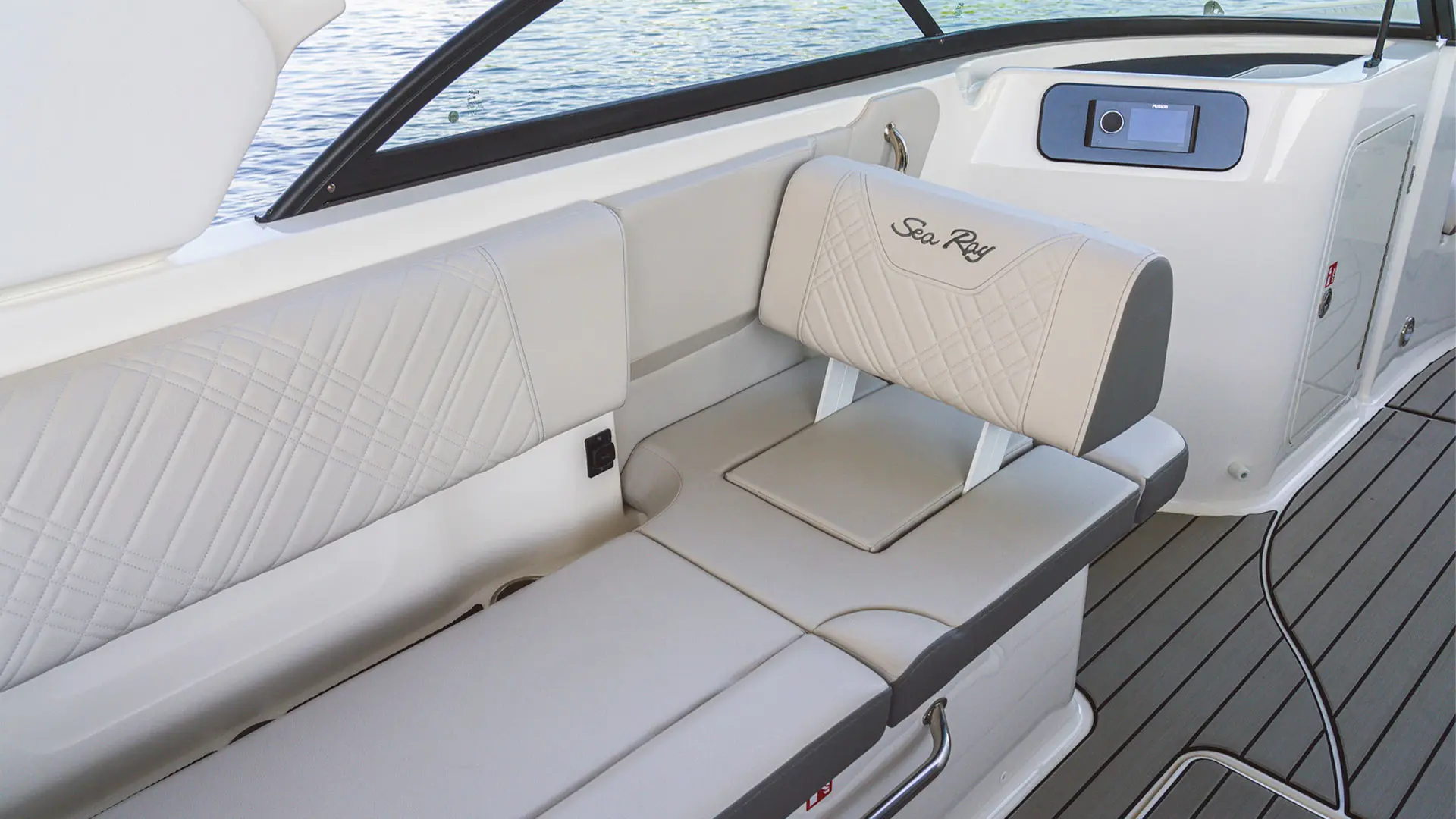 Barco nuevo en stock Sea Ray SDX 230 OB - Tumbona