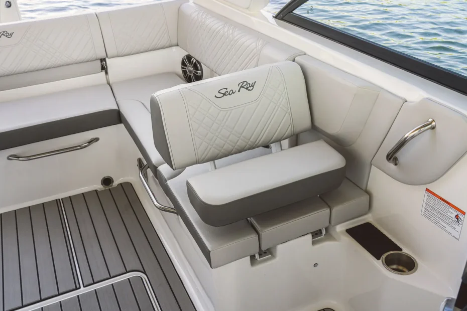 Barco nuevo en stock Sea Ray SDX 230 OB - Vista asiento copiloto