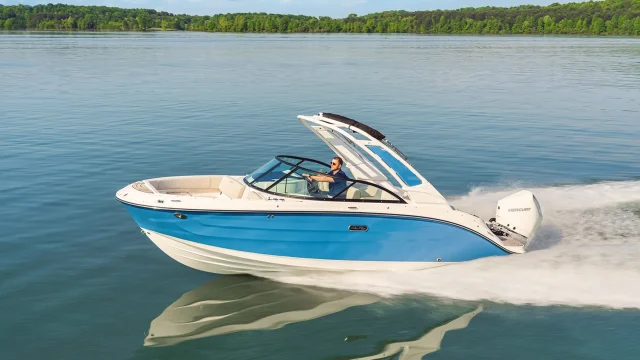 Barco nuevo en stock Sea Ray SDX 230 OB - Vista lateral