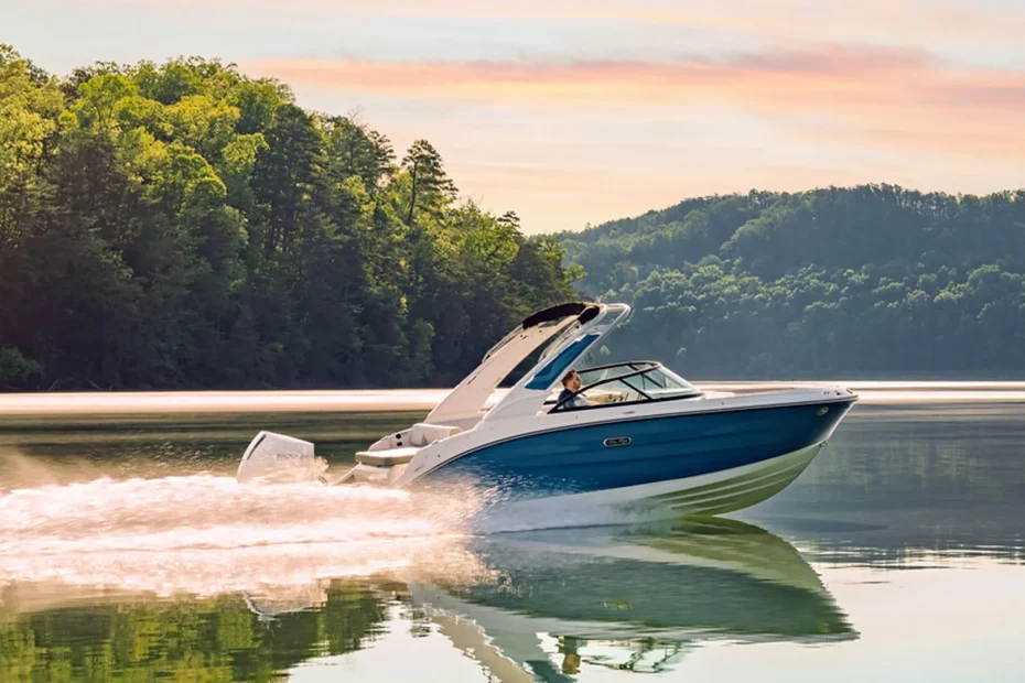 Barco nuevo en stock Sea Ray SDX 230 OB - Vista navegando